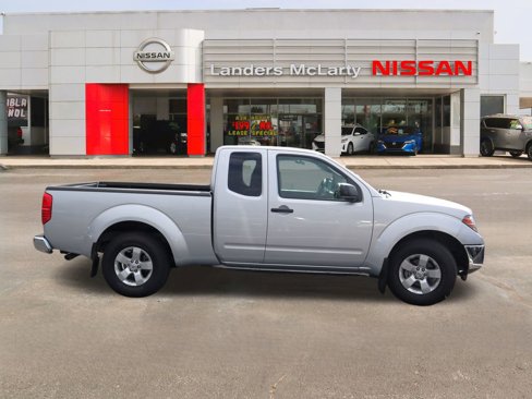 Used 2011 Nissan Frontier SV image 1