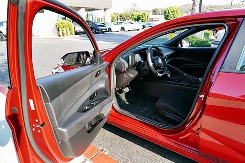 Certified 2025 Hyundai Elantra Sport image 35