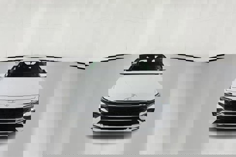 New 2025 Hyundai Elantra SE image 2