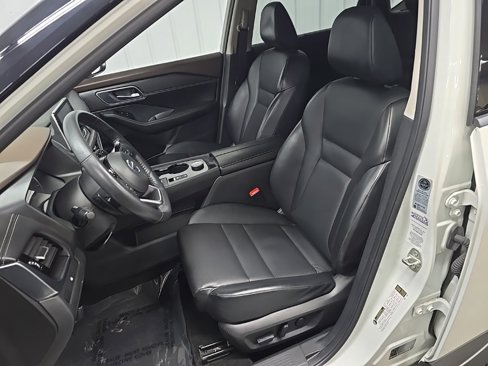 Used 2021 Nissan Rogue SV w/ Premium Package image 30