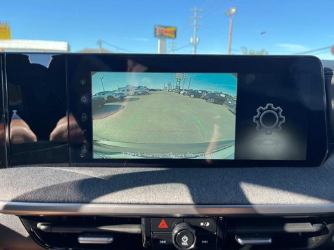 Used 2025 Nissan Kicks SV image 27
