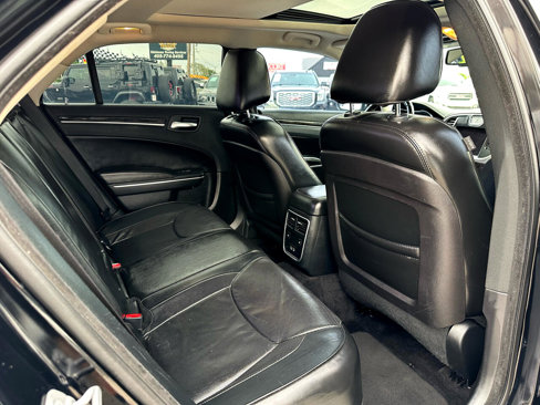 Used 2018 Chrysler 300 Limited image 18