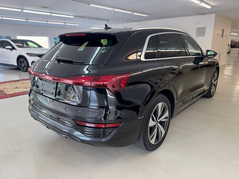 Used 2024 Audi Q8 e-tron Premium image 2