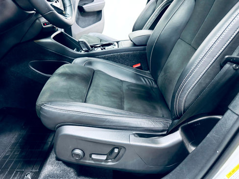 Used 2022 Volvo XC40 T5 R-Design w/ Advanced Package image 33