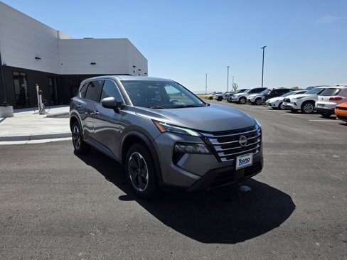 Used 2024 Nissan Rogue SV image 3