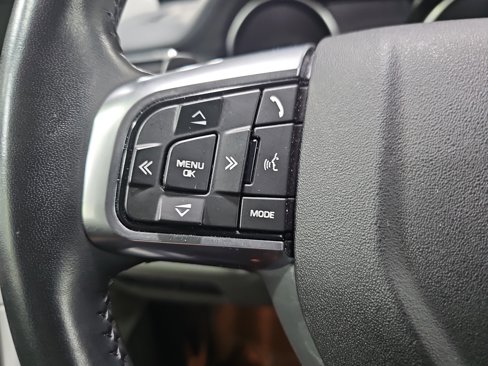 Used 2019 Land Rover Discovery Sport SE image 18