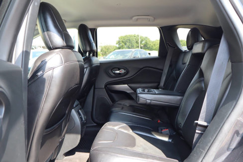 Used 2019 Jeep Cherokee Latitude Plus w/ Cold Weather Group image 18