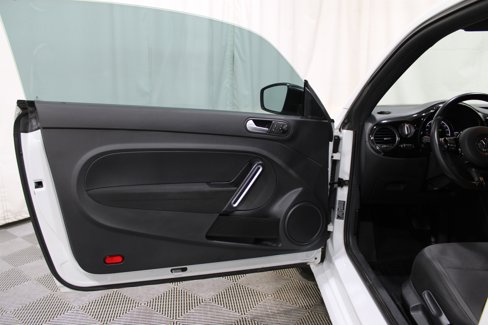 Used 2016 Volkswagen Beetle 1.8T S image 6