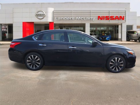 Used 2017 Nissan Altima 2.5 SV image 2