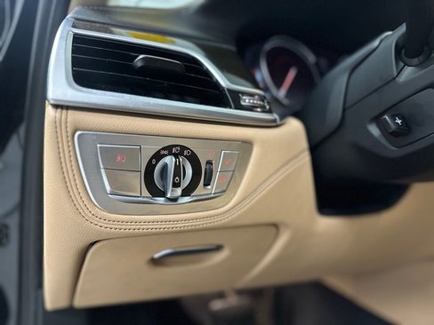 Used 2016 BMW 740i image 17