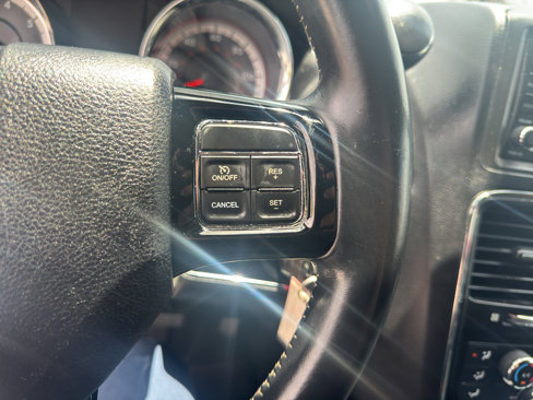 Used 2019 Dodge Grand Caravan SE image 19