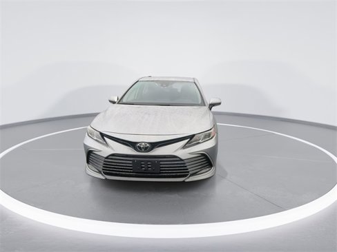 Used 2021 Toyota Camry LE image 3
