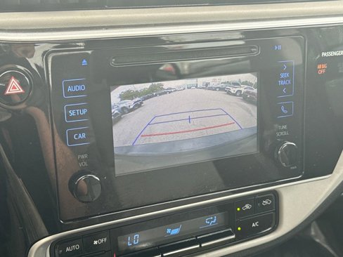 Used 2017 Toyota Corolla LE image 21