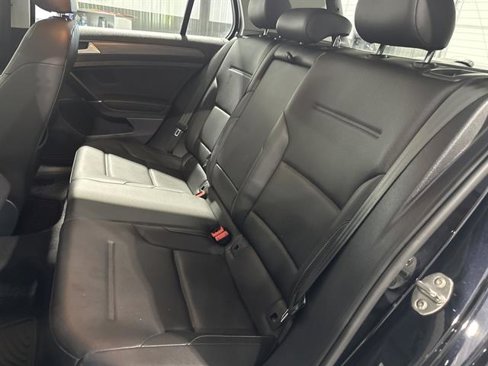 Used 2019 Volkswagen Golf SE image 17