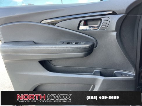 Used 2019 Honda Pilot Touring image 5