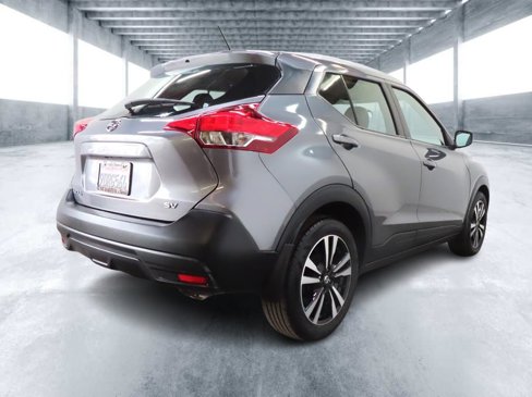 Used 2018 Nissan Kicks SV image 3