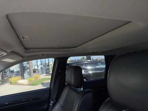 Used 2011 Jeep Grand Cherokee Laredo image 10