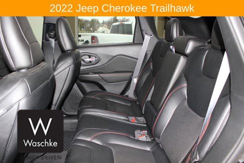 Used 2022 Jeep Cherokee Trailhawk image 17