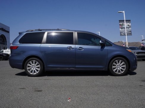 Used 2017 Toyota Sienna Limited Premium image 3