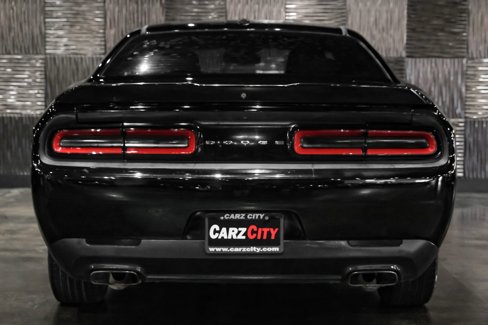 Used 2015 Dodge Challenger SXT image 8