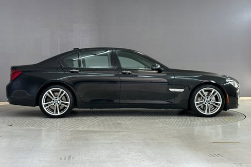 Used 2015 BMW 750i image 7
