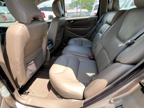 Used 2002 Volvo V70 Cross Country image 21
