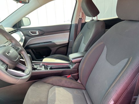 Used 2022 Jeep Compass Sport image 8