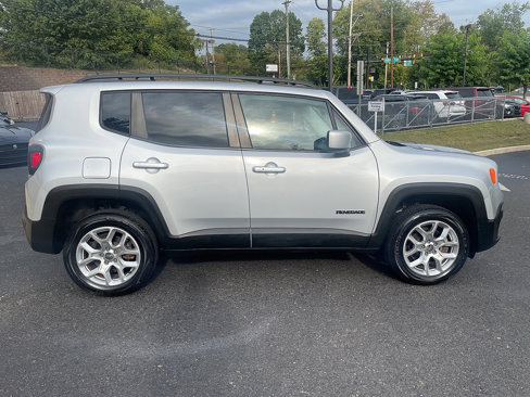 Used 2016 Jeep Renegade Latitude image 2