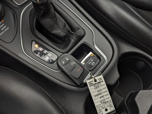 Used 2019 Jeep Cherokee Latitude Plus w/ Cold Weather Group image 42