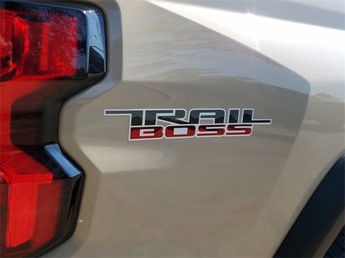 Used 2024 Chevrolet Colorado Trail Boss w/ Technology Package image 5