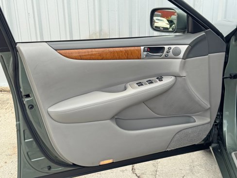 Used 2005 Lexus ES 330 image 36