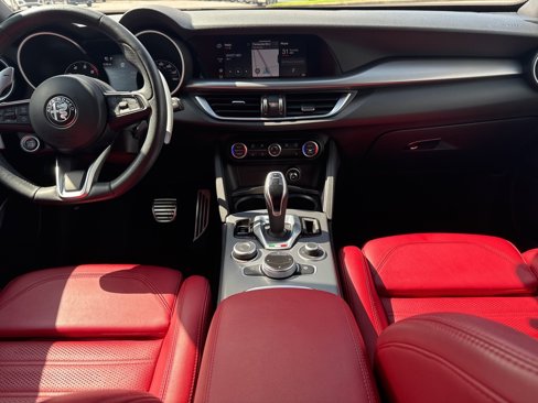 Used 2023 Alfa Romeo Stelvio Veloce image 19