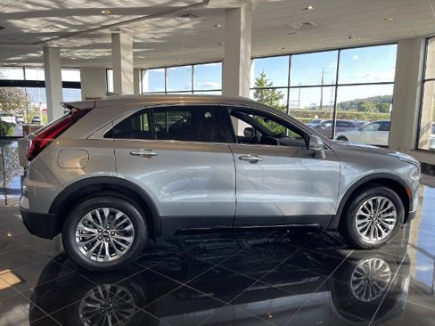 Used 2025 Cadillac XT4 Premium Luxury image 7