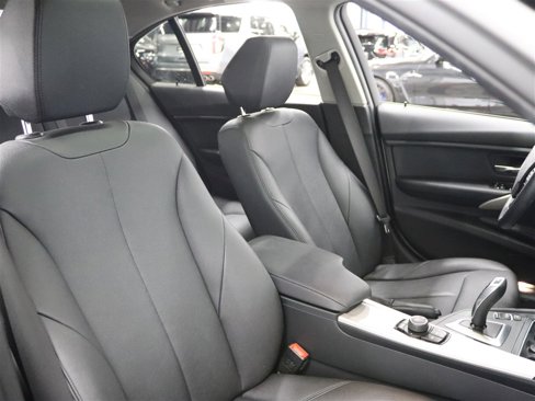 Used 2018 BMW 320i xDrive Sedan w/ Convenience Package image 13