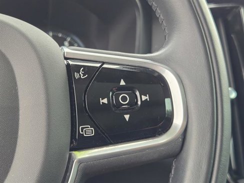 Used 2020 Volvo S60 T5 Momentum image 23