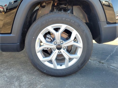 New 2025 Jeep Compass Latitude image 8