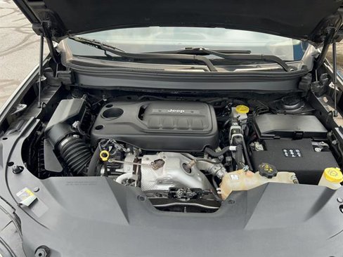 Used 2019 Jeep Cherokee Limited w/ Luxury Group image 8
