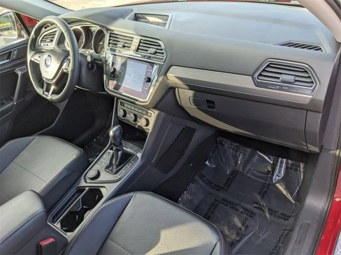 Used 2020 Volkswagen Tiguan SE w/ Panoramic Sunroof Package image 14