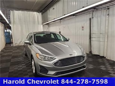 Used 2020 Ford Fusion SE image 2