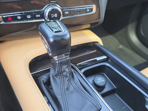 Used 2019 Volvo XC90 T6 Momentum image 13