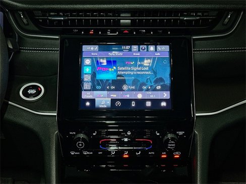 Used 2023 Jeep Grand Cherokee Altitude image 28