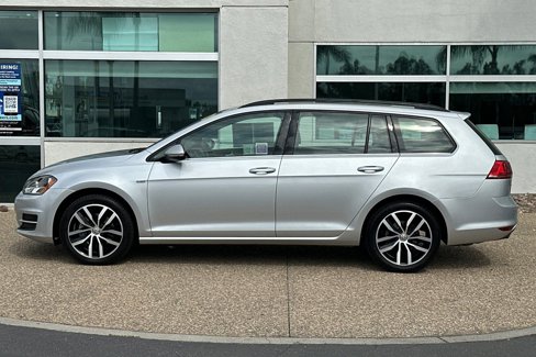 Used 2016 Volkswagen Golf Limited Edition image 8
