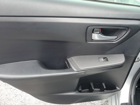 Used 2017 Toyota Camry LE image 12