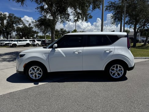 Certified 2025 Kia Soul LX w/ LX Technology Package image 7
