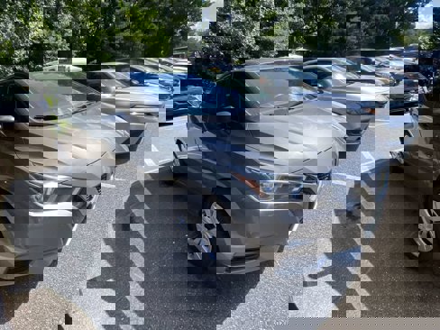 Used 2020 Nissan Versa S image 3