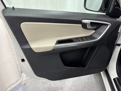 Used 2017 Volvo XC60 T6 Dynamic w/ Climate Package image 10