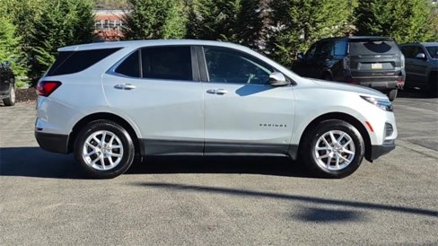 Used 2022 Chevrolet Equinox LT image 2