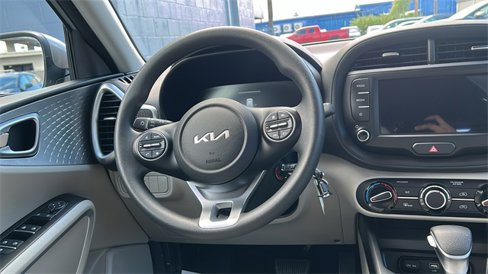 Used 2023 Kia Soul LX image 16
