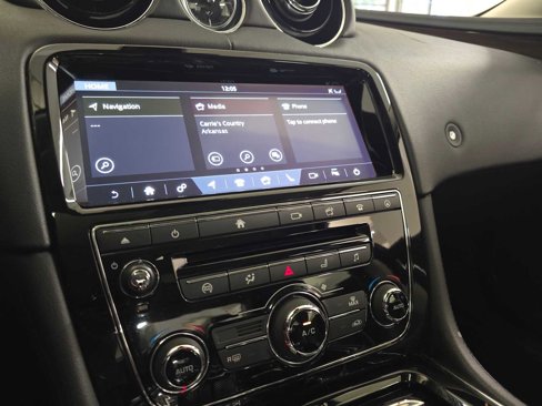 Used 2019 Jaguar XJ R-Sport image 29