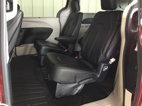 Used 2017 Chrysler Pacifica Touring-L Plus image 43
